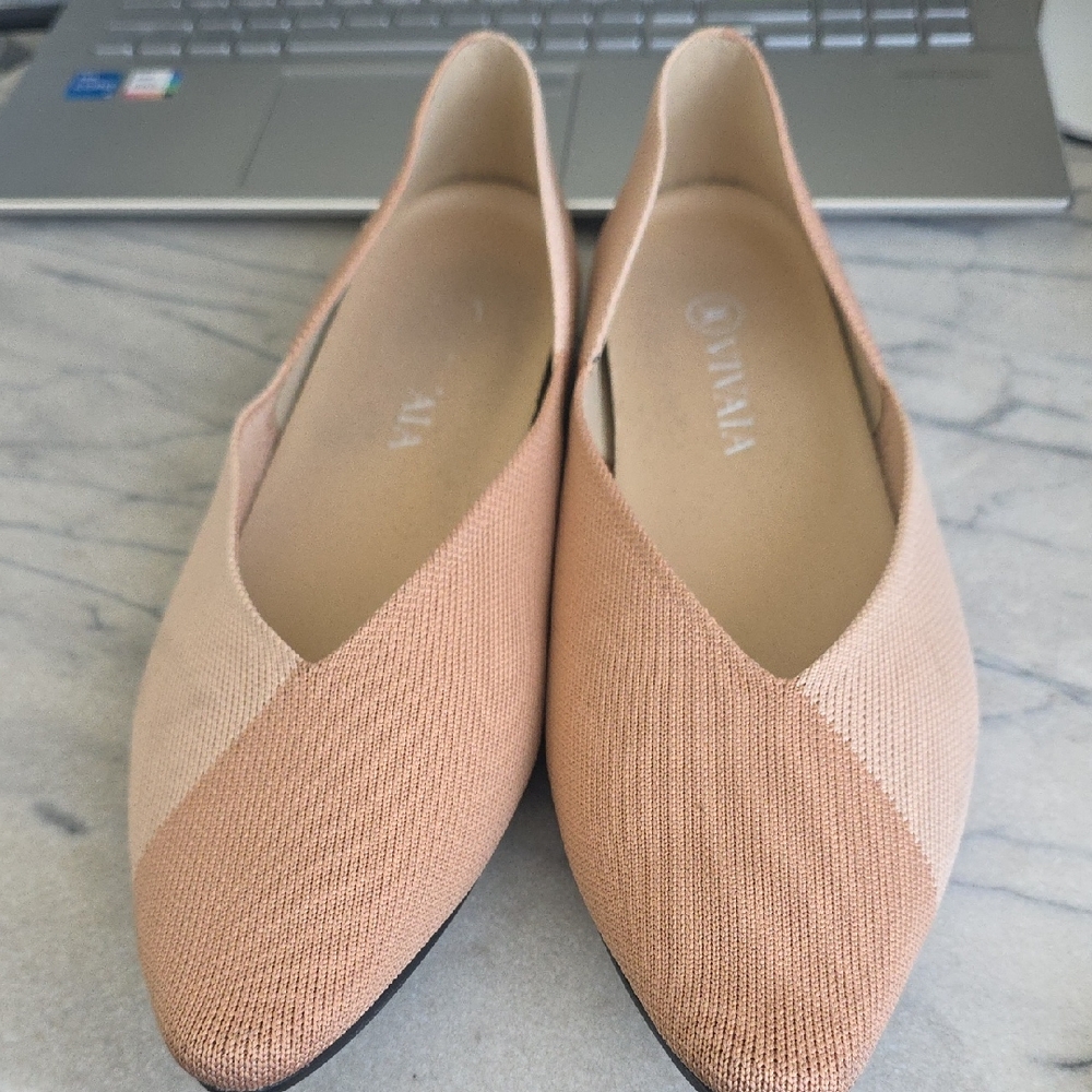 Vivaia Textured Flats with Pointed Toe